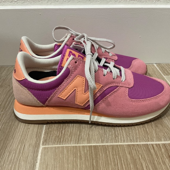 New Balance 420 Tennis Shoes- Womens - Picture 2 of 6